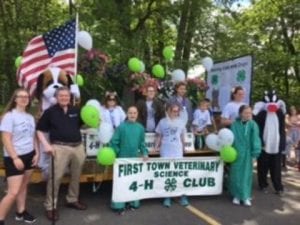 4-H club members at a parade