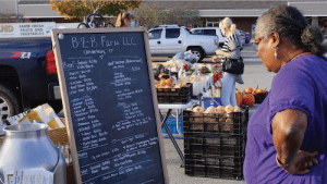 woman reading sign at farmers market