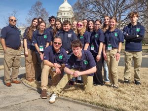 4_H students pose on the Washington DC Mall.